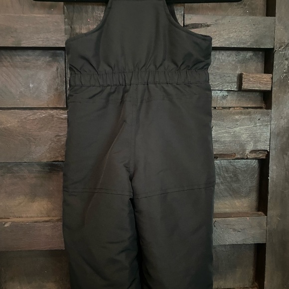 Wonder Kids ski bib! 2T bib has front zipper with scalloped trim - Picture 3 of 4